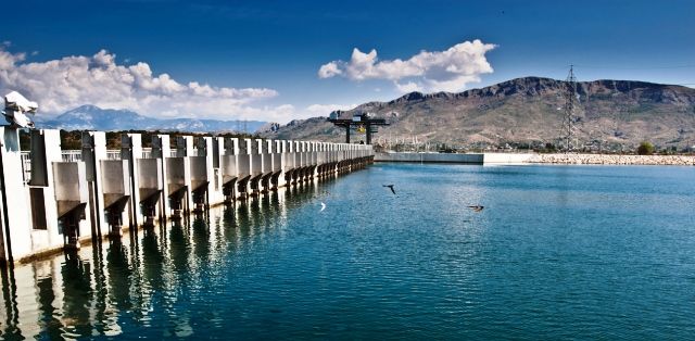 Kompanite publike te energjise fitojne 104 mln euro, por mbeten te zhytura ne borxhe